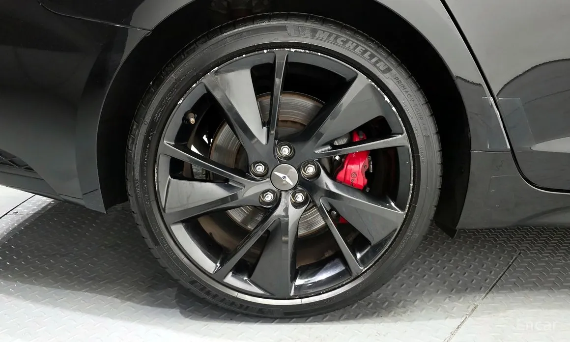 Photo 5 - Genesis G70
