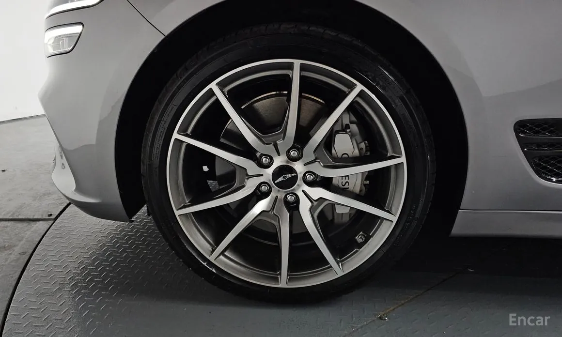 Genesis G70 2020 Gasoline 2.5T 2WD