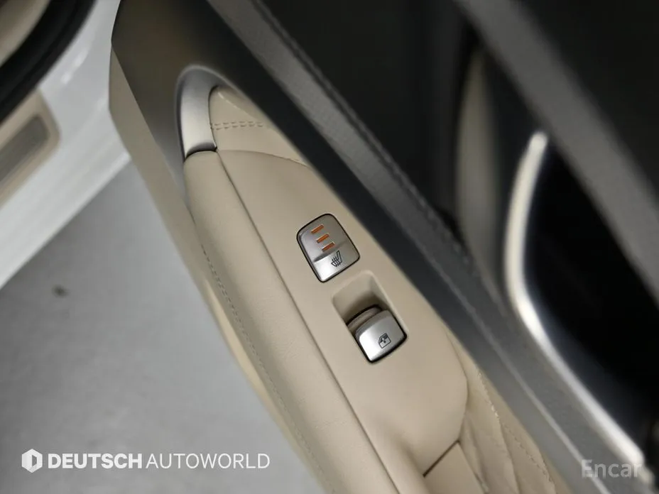 Photo 14 - Genesis G70