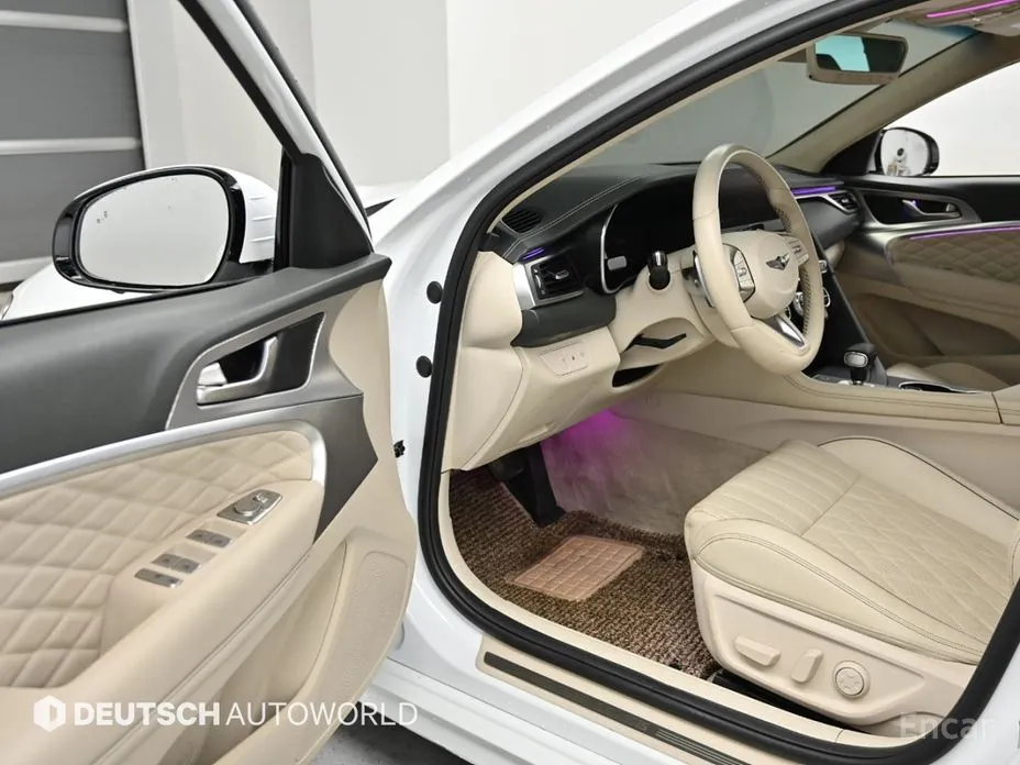 Photo 15 - Genesis G70