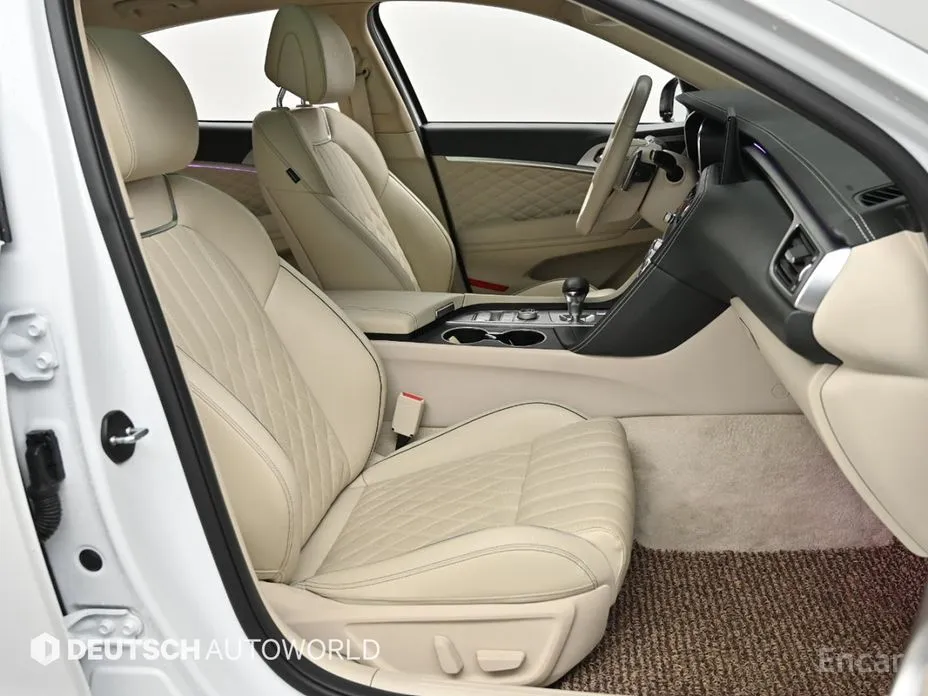 Photo 16 - Genesis G70