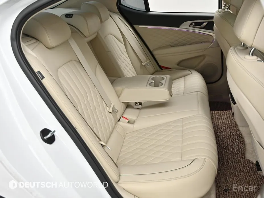 Photo 17 - Genesis G70