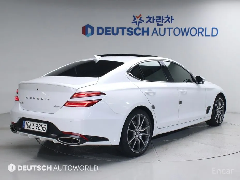 Photo 4 - Genesis G70