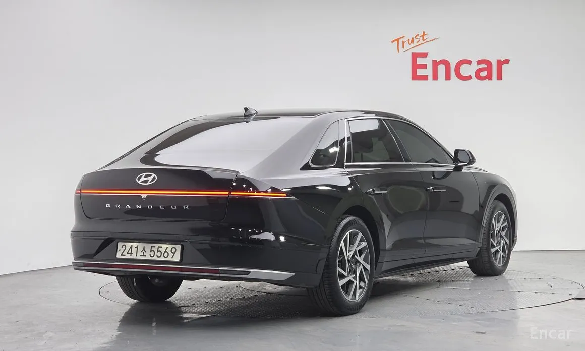 Photo 2 - Hyundai Grandeur