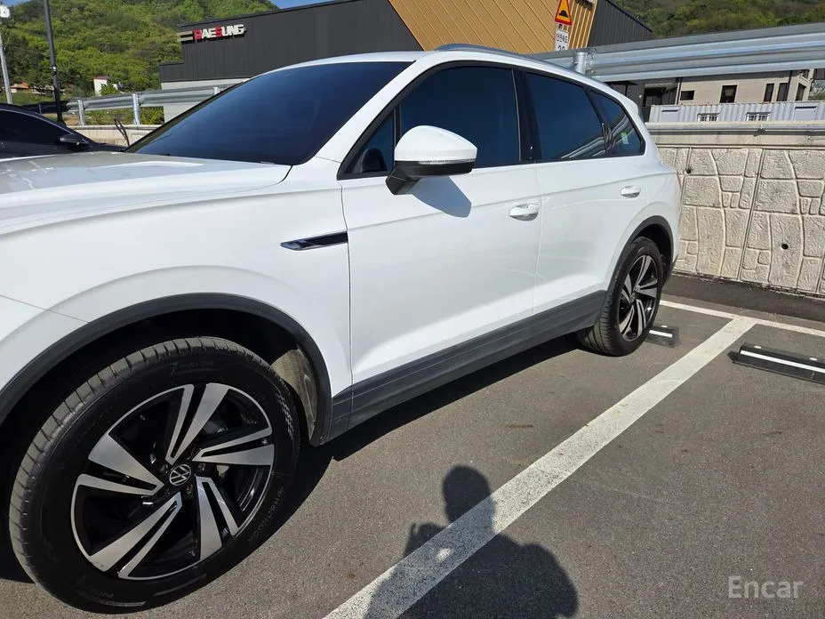 Фото 1 - Volkswagen Touareg