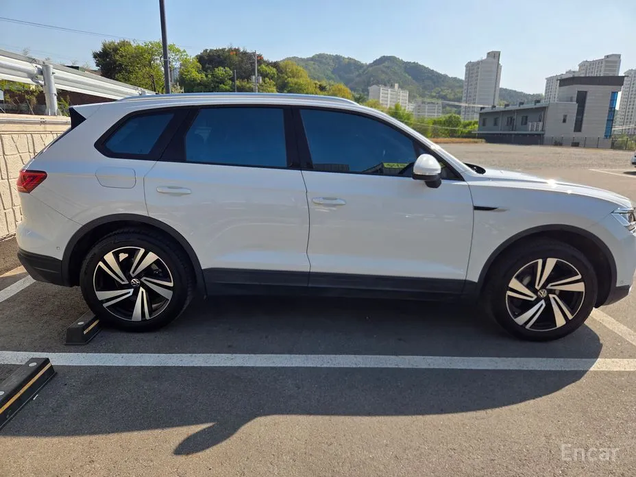 Фото 2 - Volkswagen Touareg