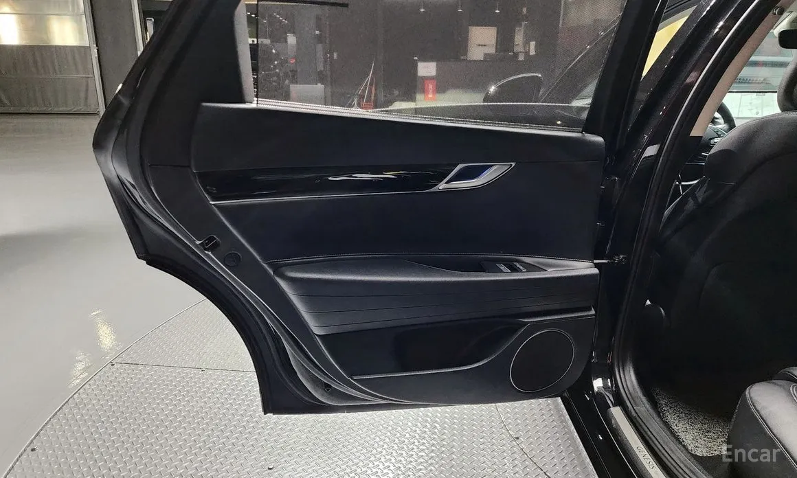 Фото 26 - Genesis G80