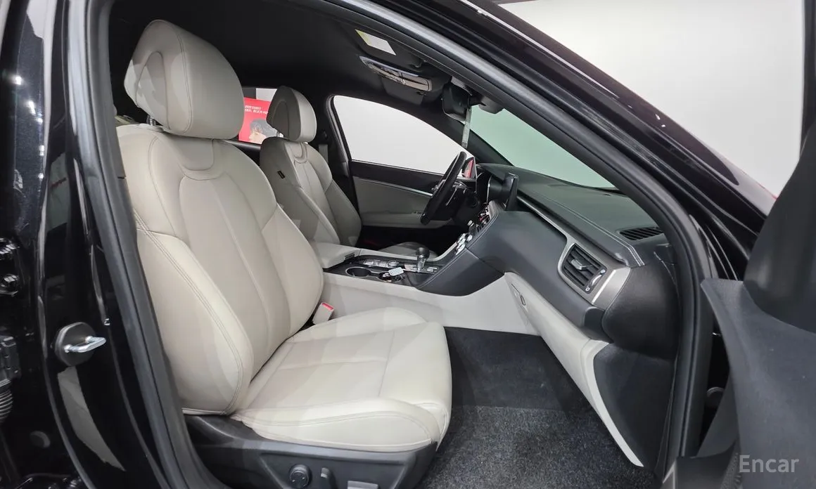 Photo 10 - Genesis G70