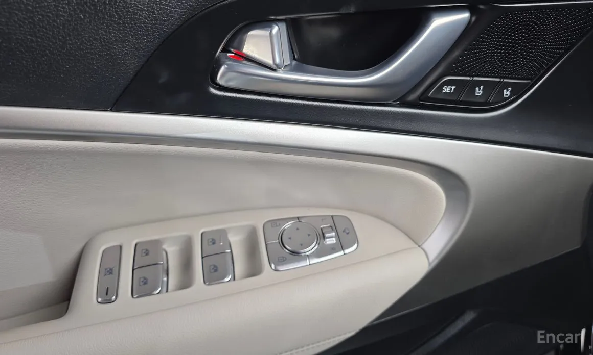Photo 12 - Genesis G70