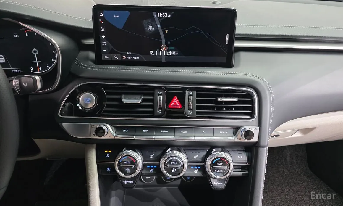 Photo 15 - Genesis G70