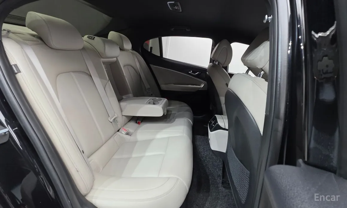 Photo 18 - Genesis G70