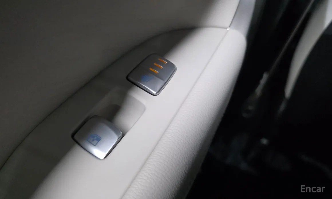 Photo 19 - Genesis G70