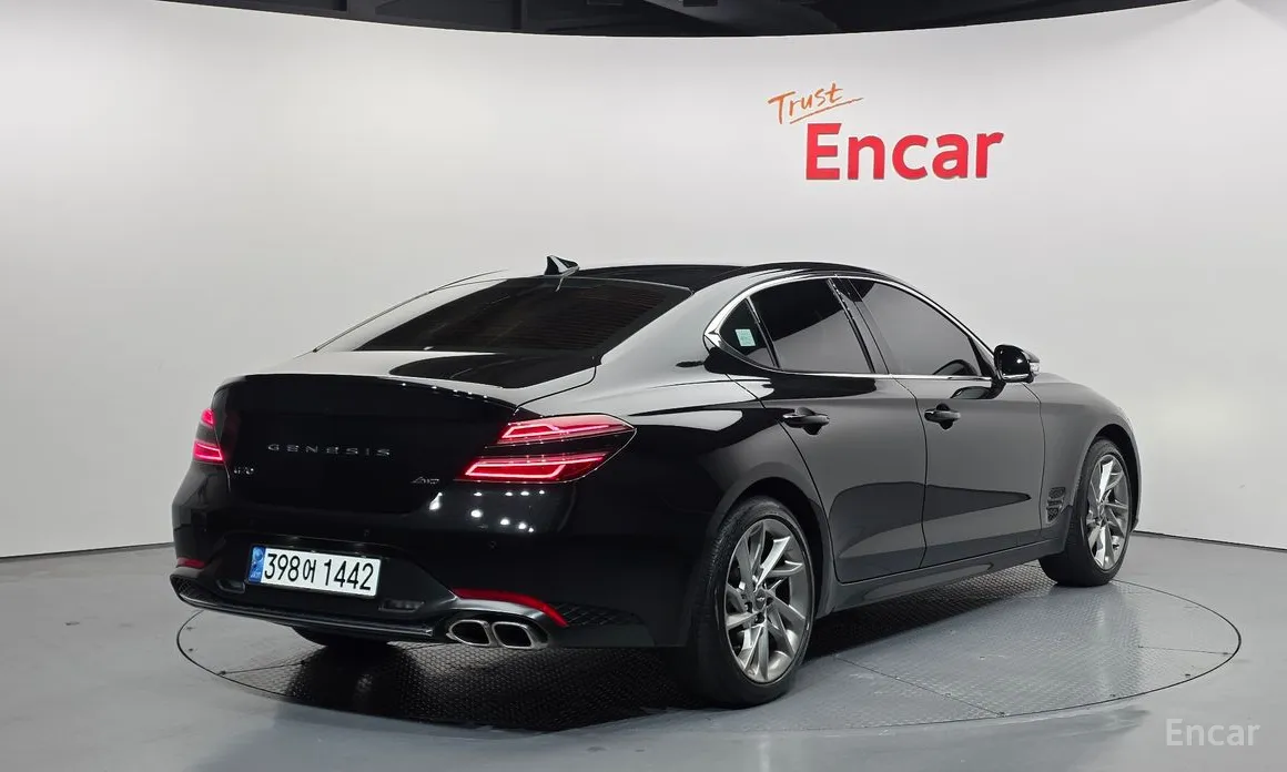 Photo 2 - Genesis G70