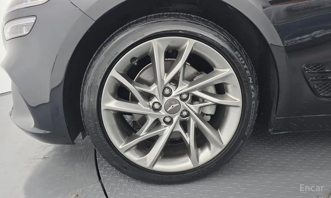 Photo 5 - Genesis G70