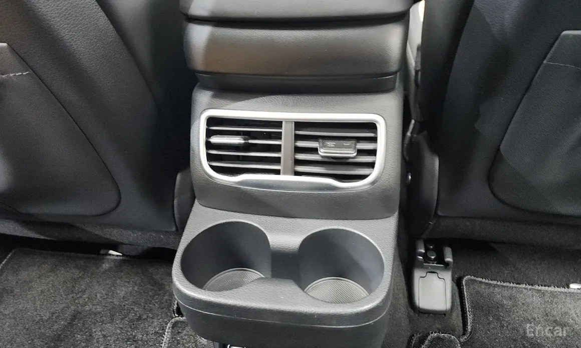 Фото 39 - Hyundai Santa Fe