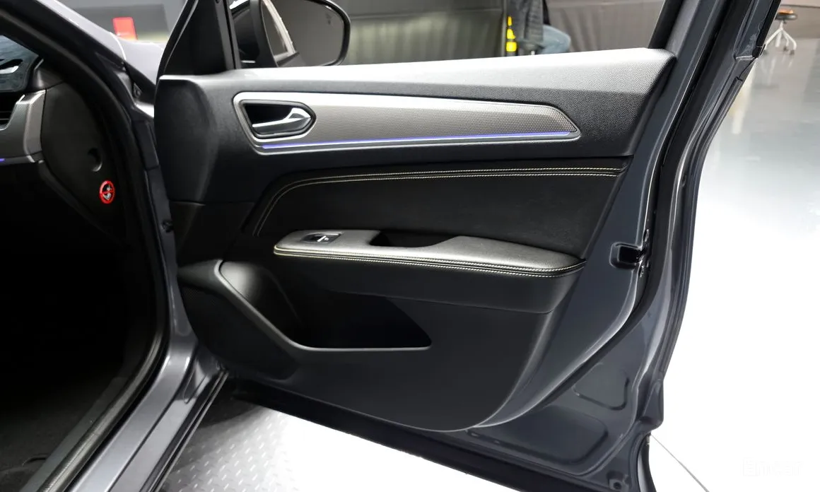 Renault Arkana 2024 1.6 E-TECH Iconic Design Package