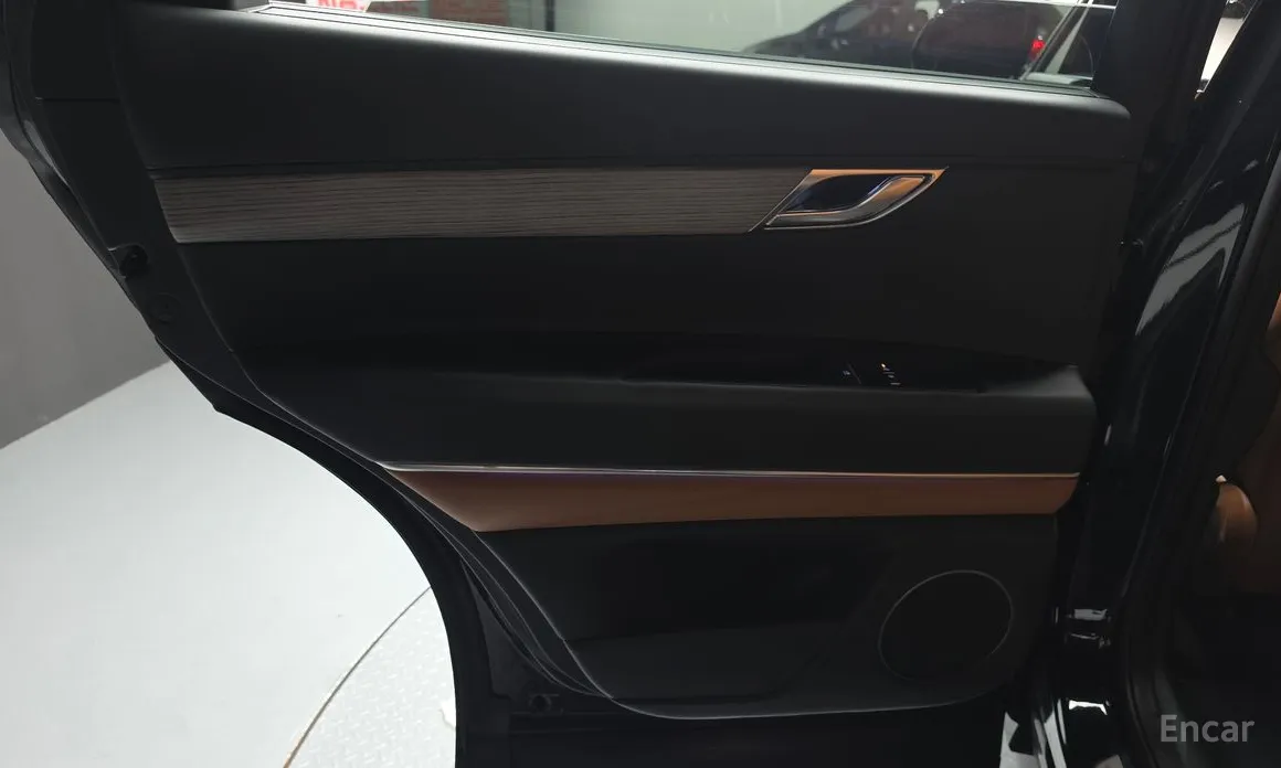 Фото 25 - Genesis GV80