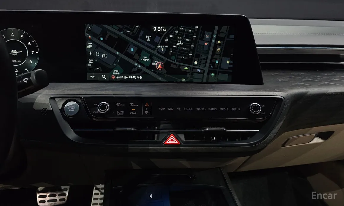 Photo 14 - Kia K8