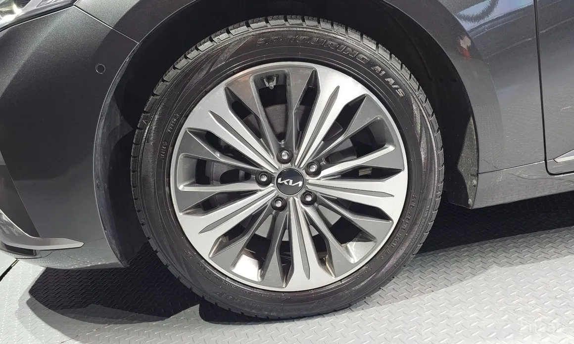 Photo 5 - Kia K8