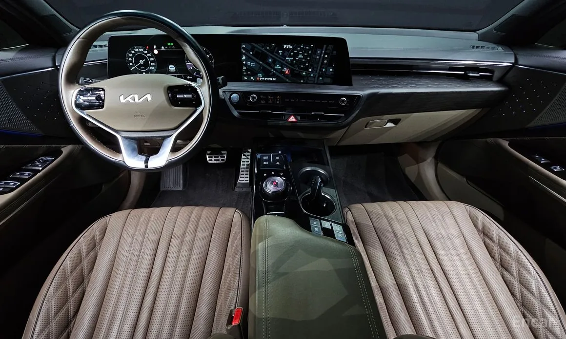 Photo 7 - Kia K8