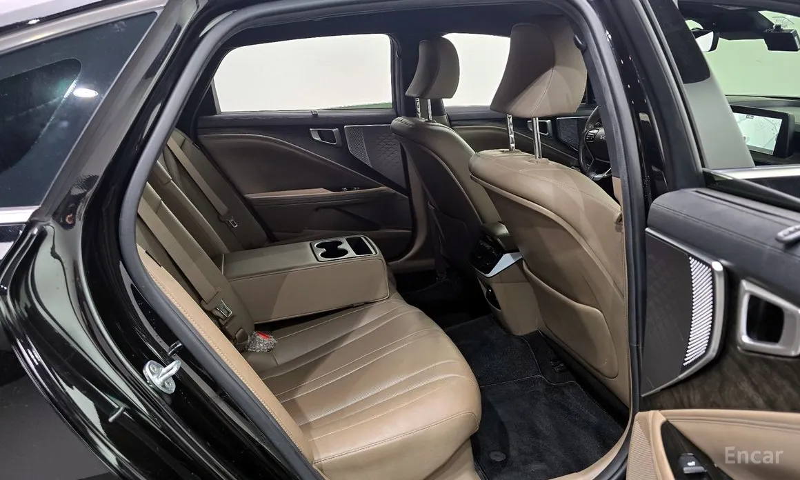 Photo 11 - Kia K8