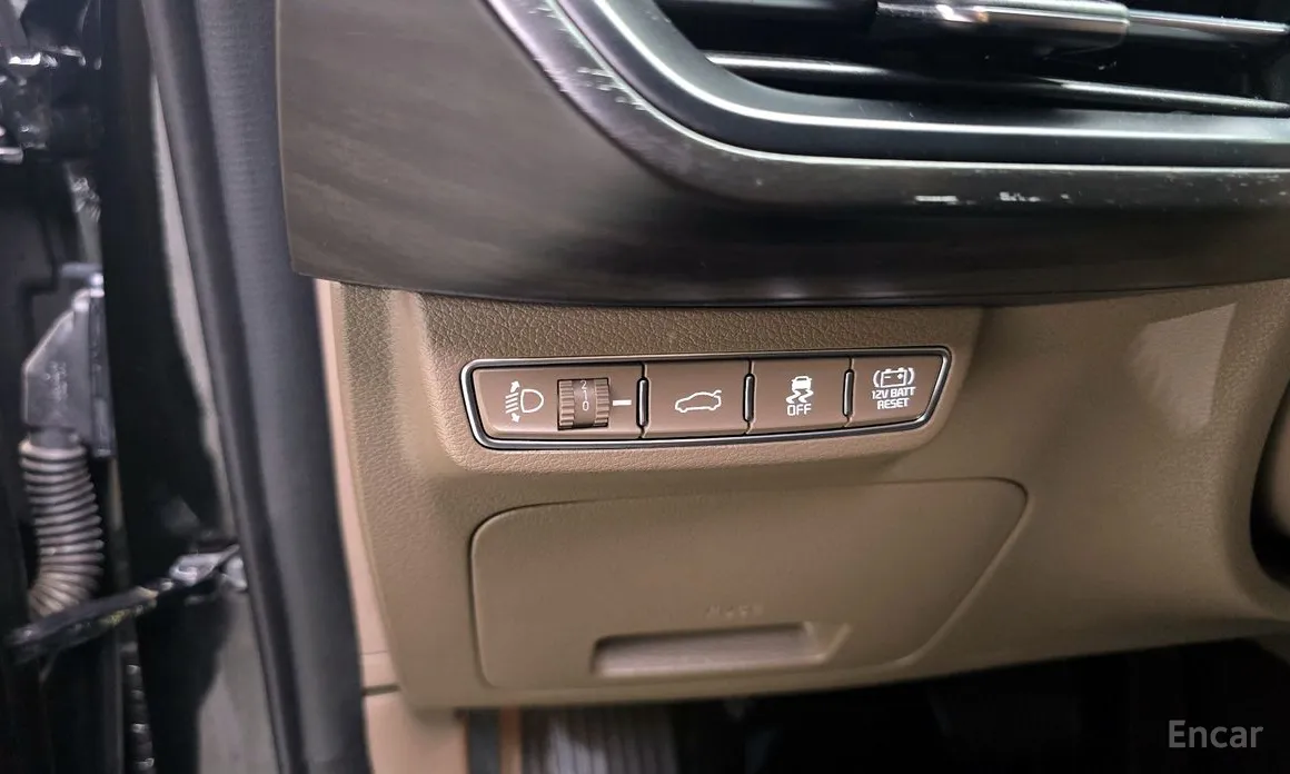 Photo 19 - Kia K8