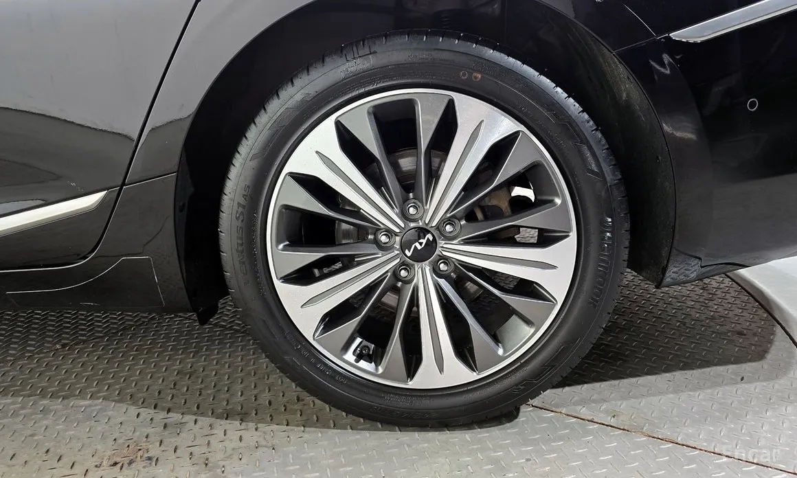 Photo 21 - Kia K8