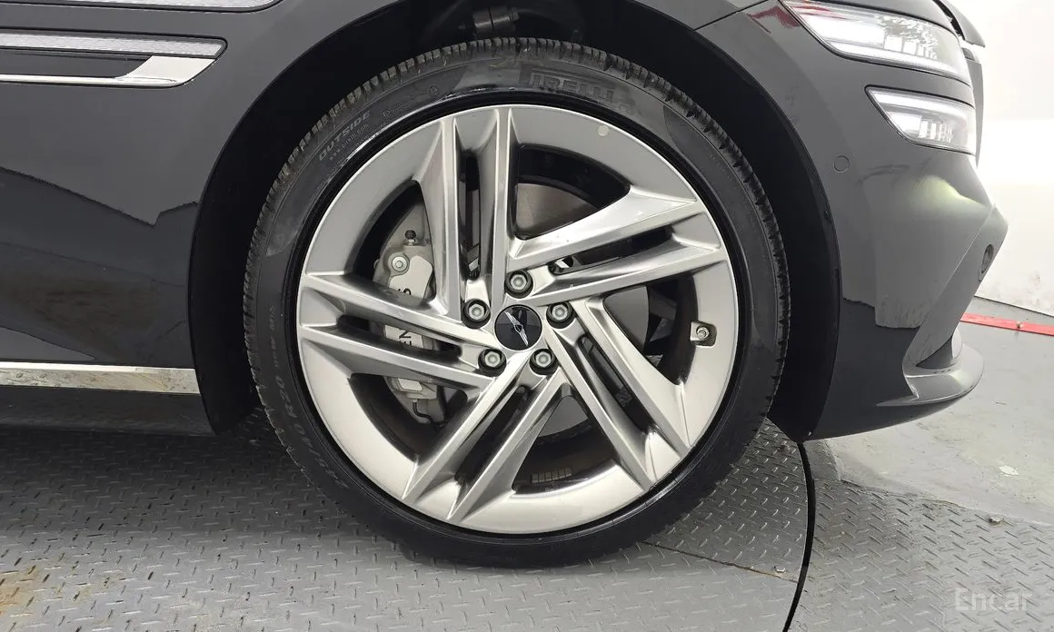 Фото 21 - Genesis G80