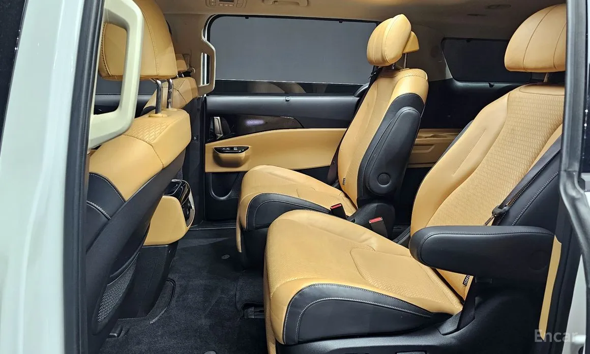 Photo 12 - Kia Carnival