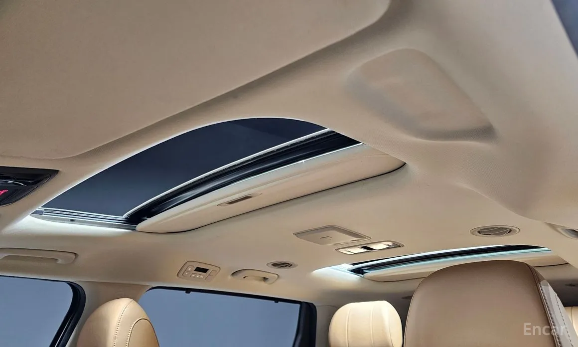 Photo 19 - Kia Carnival