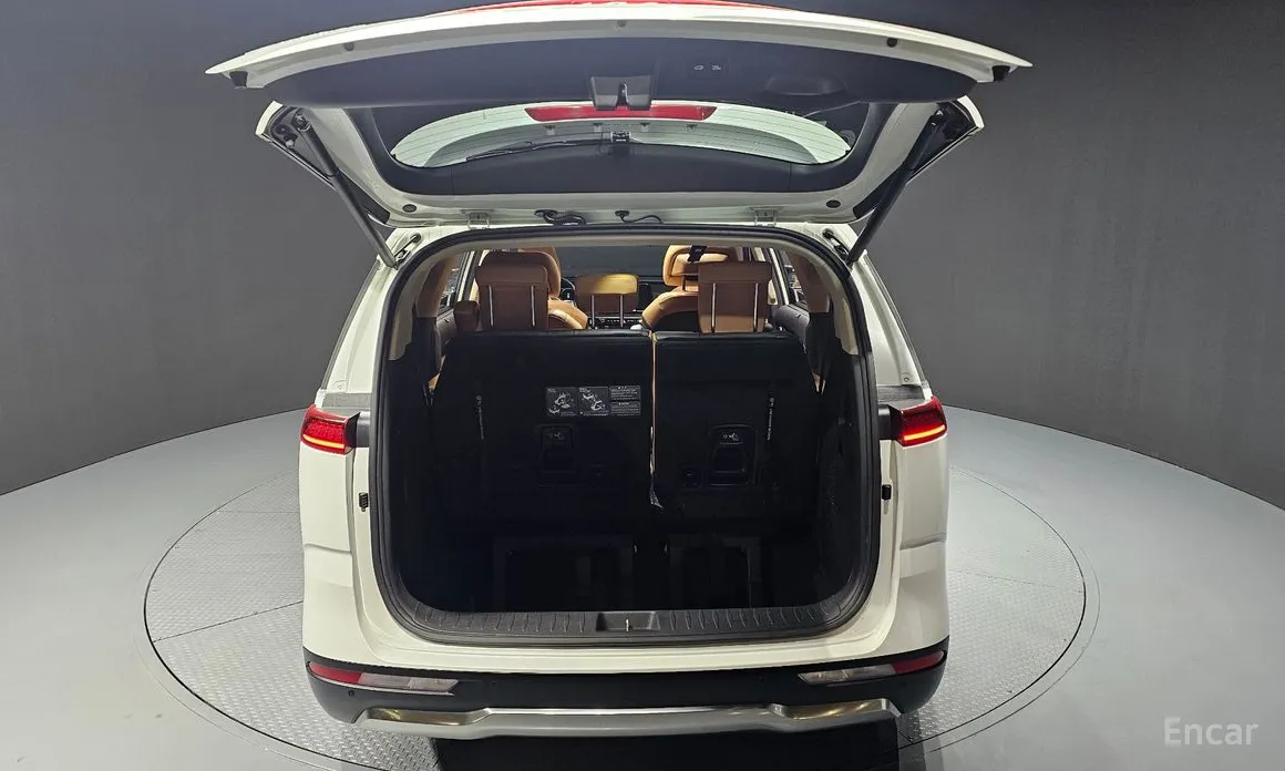 Photo 20 - Kia Carnival