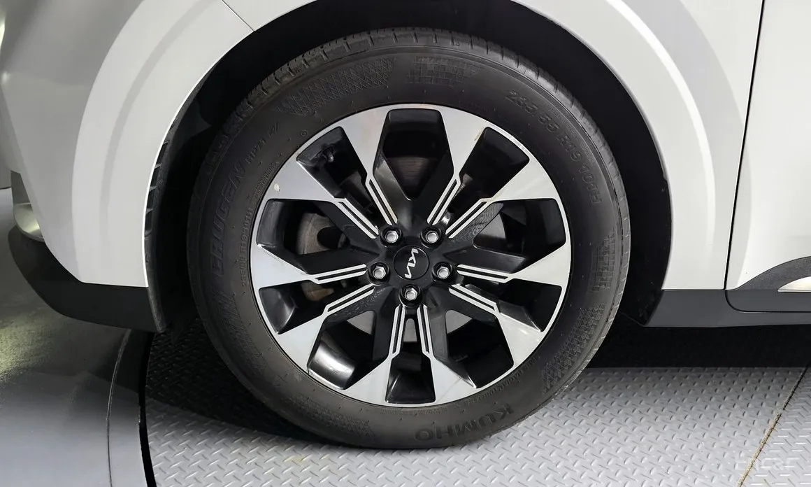 Photo 5 - Kia Carnival