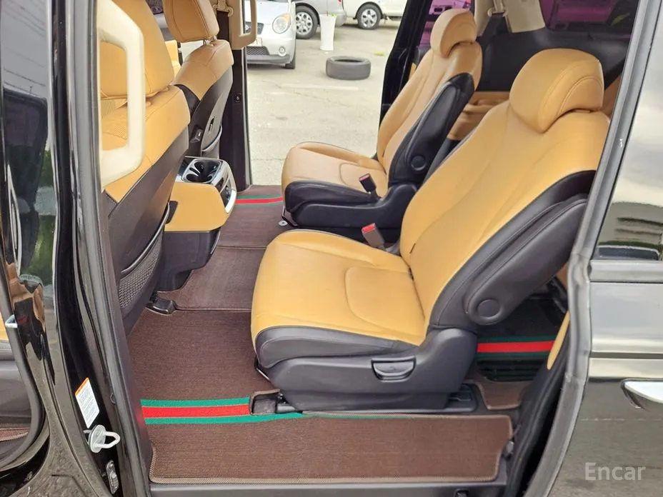 Фото 11 - Kia Carnival