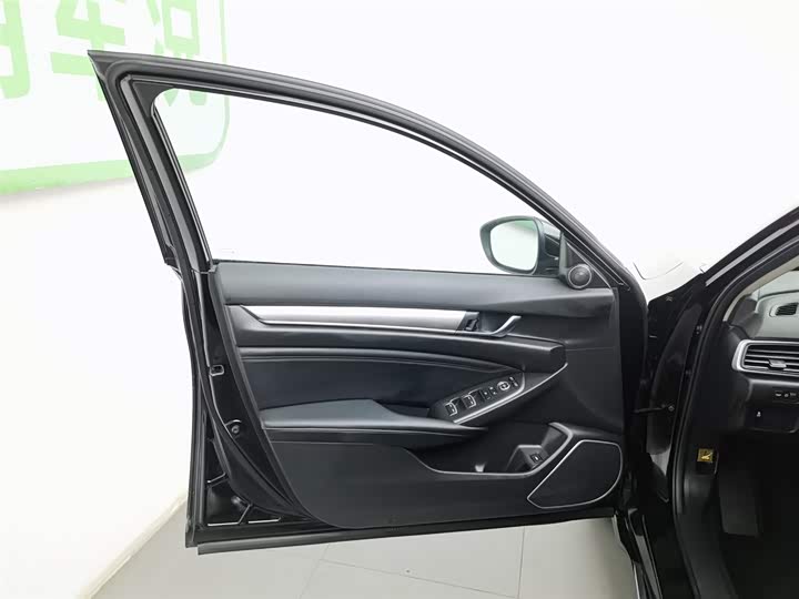 Фото 8 - Honda Accord