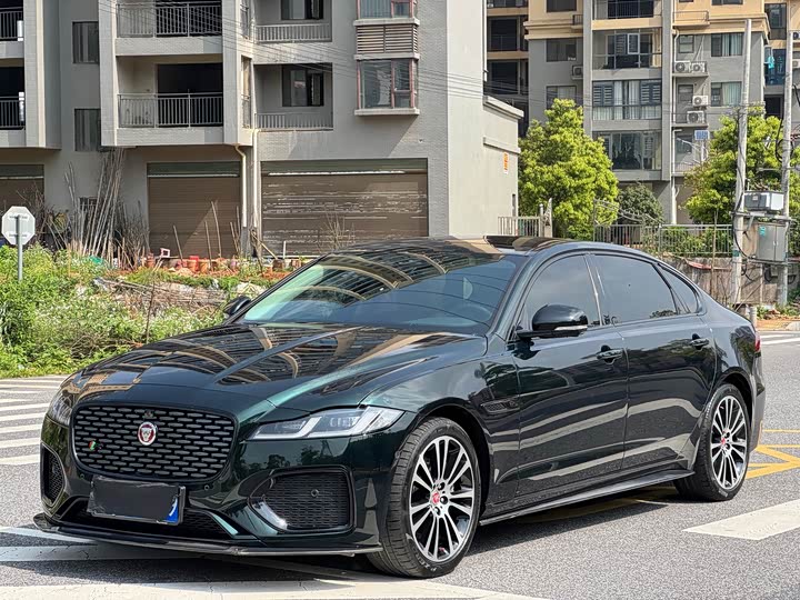 Jaguar XF L 2025 2025款 2.0T P250 两驱尊享豪华版