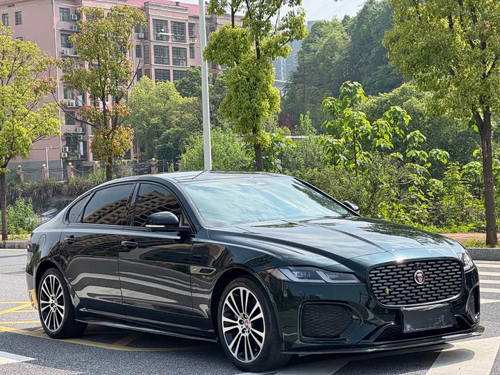 Jaguar XF L 2025 2025款 2.0T P250 两驱尊享豪华版