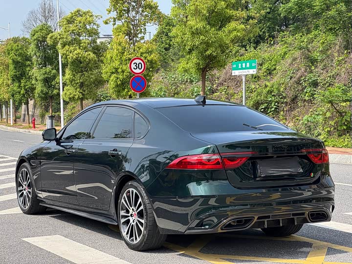 Jaguar XF L 2025 2025款 2.0T P250 两驱尊享豪华版