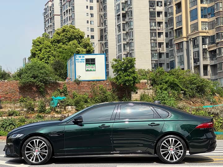 Jaguar XF L 2025 2025款 2.0T P250 两驱尊享豪华版