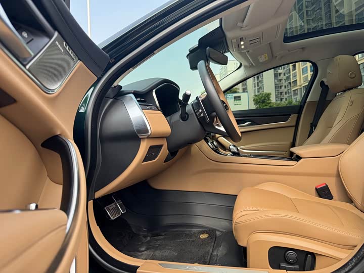Jaguar XF L 2025 2025款 2.0T P250 两驱尊享豪华版