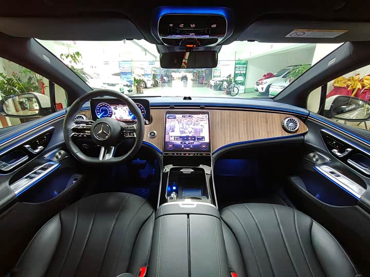 Photo 9 - Mercedes-Benz EQE