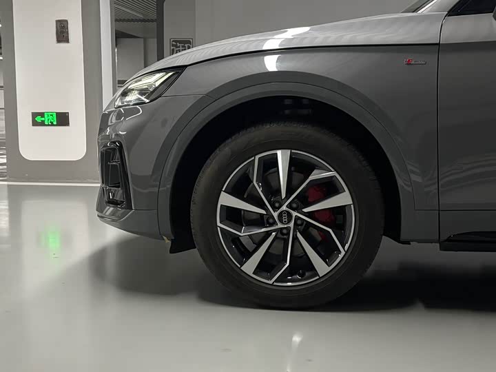 Photo 5 - Audi Q5L