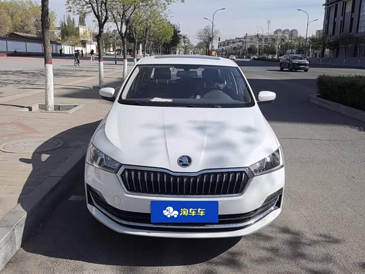صورة 2 - Skoda Rapid