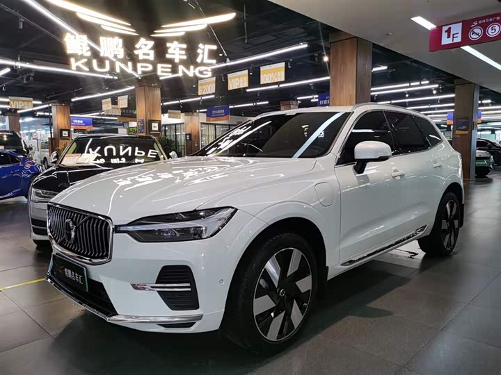 2025 Volvo XC60 Hybrid