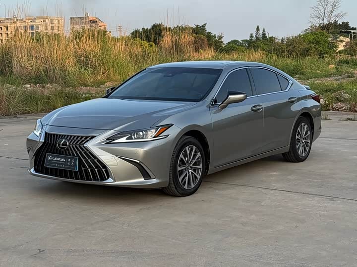 Фото 3 - Lexus ES