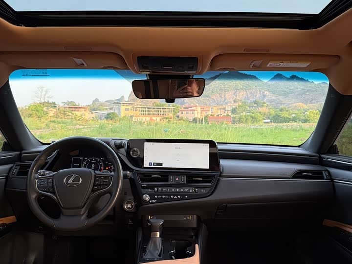 Фото 6 - Lexus ES