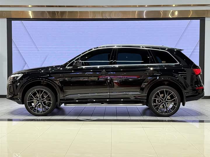 Audi Q7 2025 2025款 55 TFSI quattro S line尊贵型