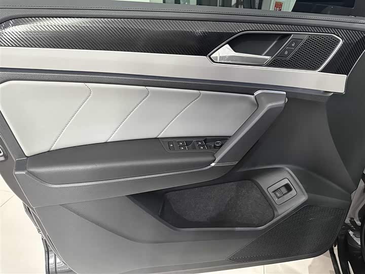 Volkswagen Tayron 2024 2024款 330TSI 两驱豪华Plus进阶版