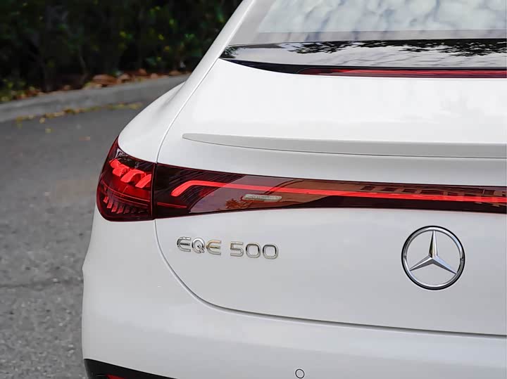 Фото 6 - Mercedes-Benz EQE