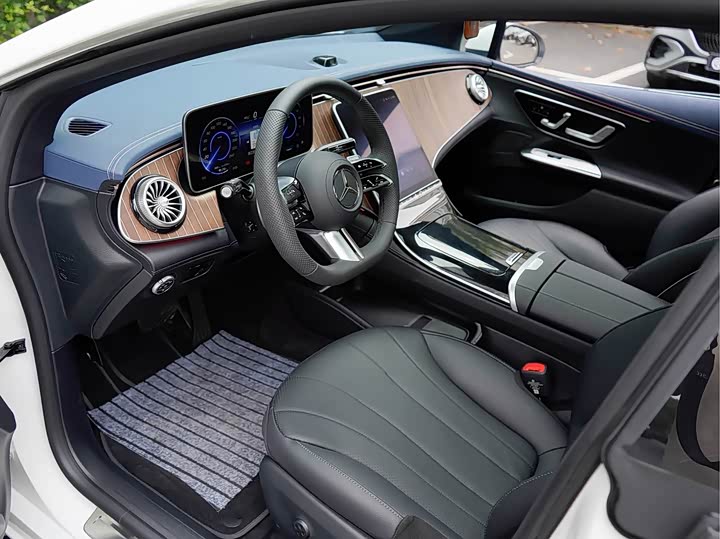 Фото 9 - Mercedes-Benz EQE