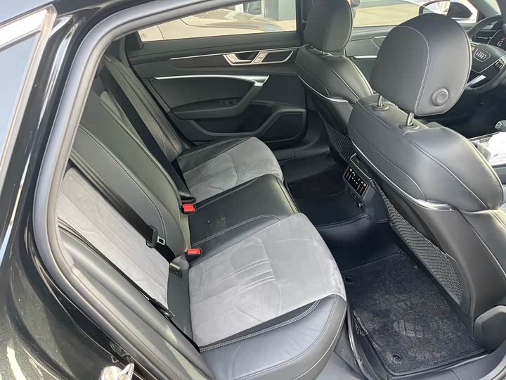 Photo 5 - Audi A6L